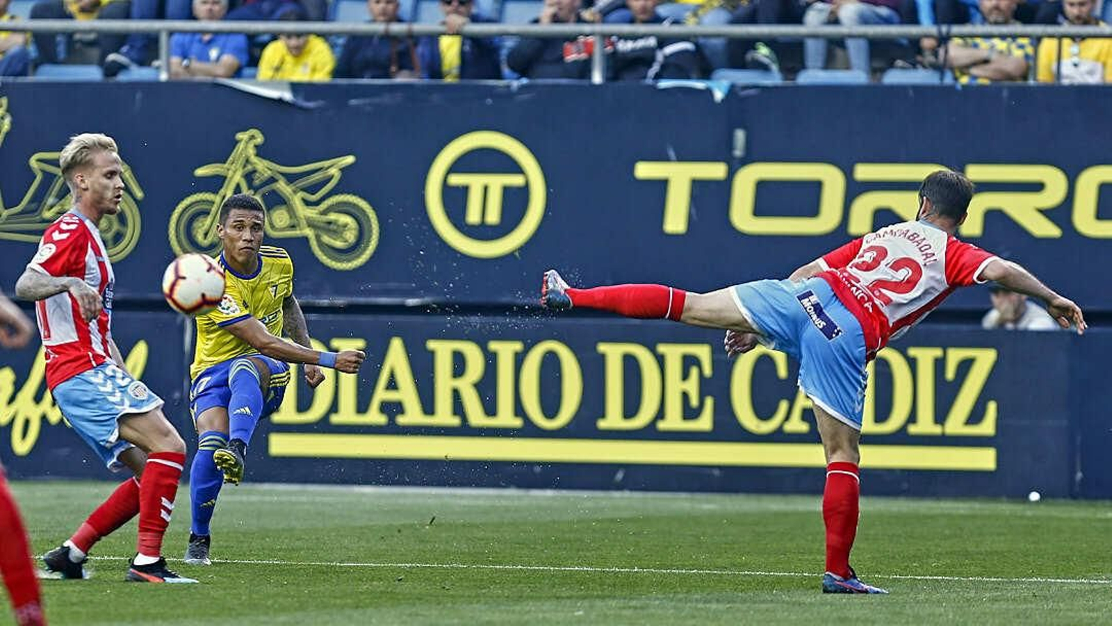 Imágenes del partido de fútbol Cádiz CF - CD Lugo