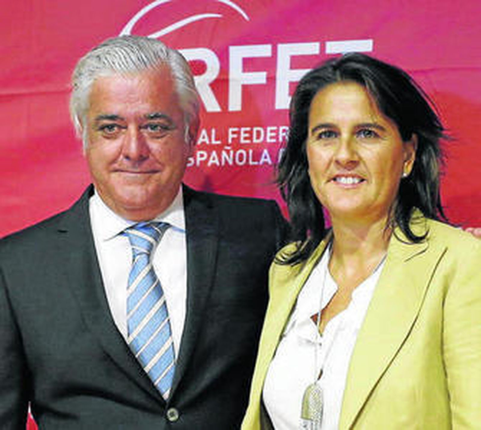Conchita Martínez y el presidente de la RFET, Fernando Fernández-Ladreda.