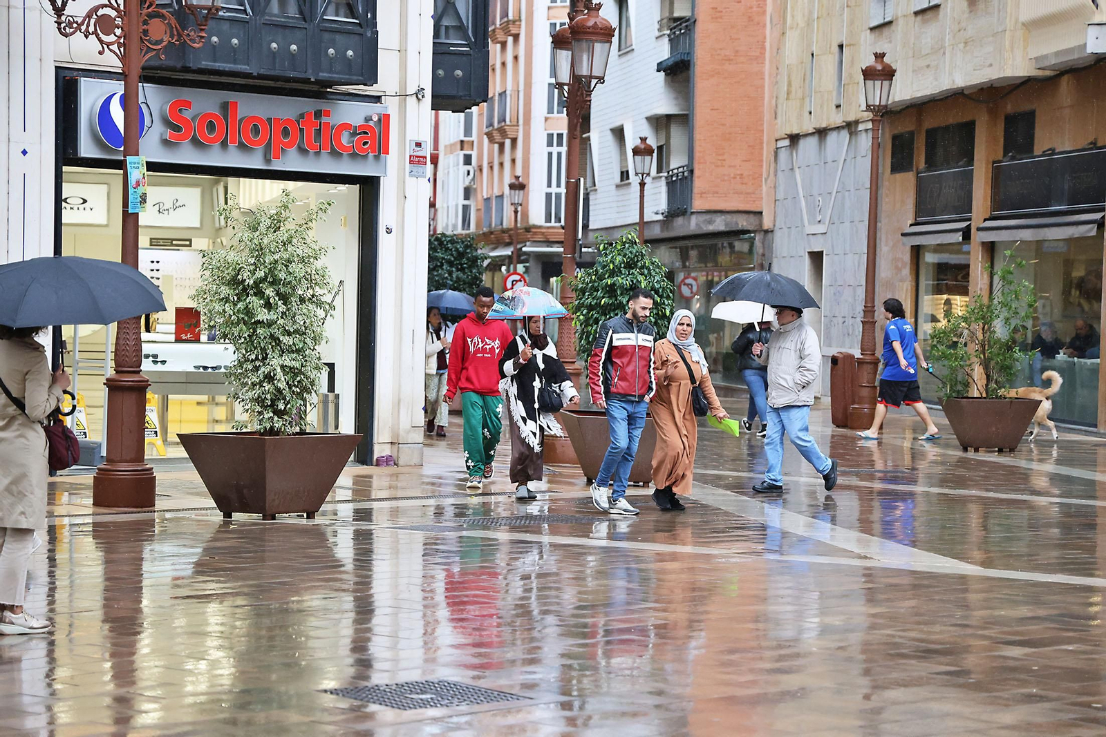 Las imágenes de la lluviosa mañana del jueves 13 de marzo en Huelva