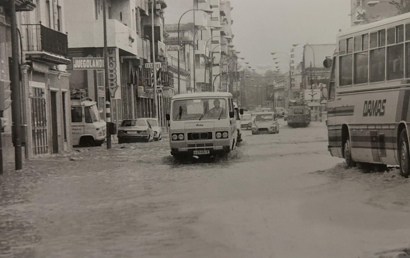 Avenida de Italia llena de agua en 1996.