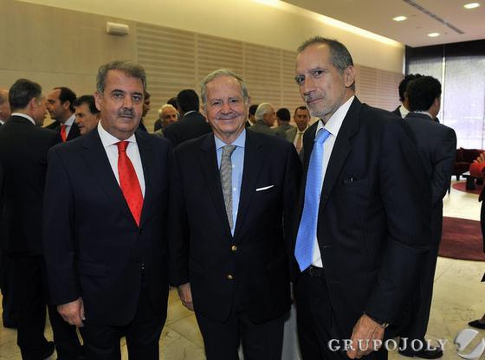 José Atalaya, de Banco Santander; José Gandía, presidente de Royal, y Juan Francisco Iturri.

Foto: Belén Vargas / Juan Carlos Vázquez