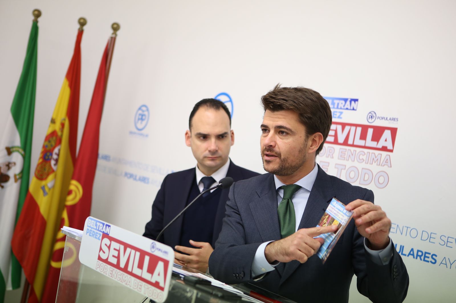 Beltrán Pérez informa sobre las ordenanzas fiscales y otros temas de actualidad.