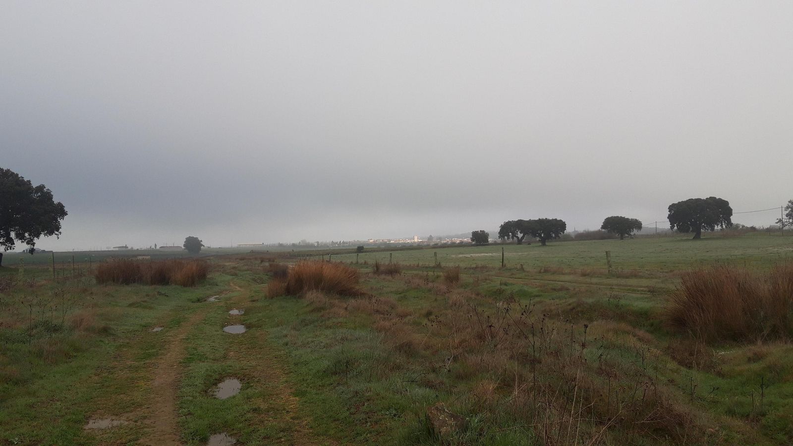 Al fondo, Aldea del Cano.