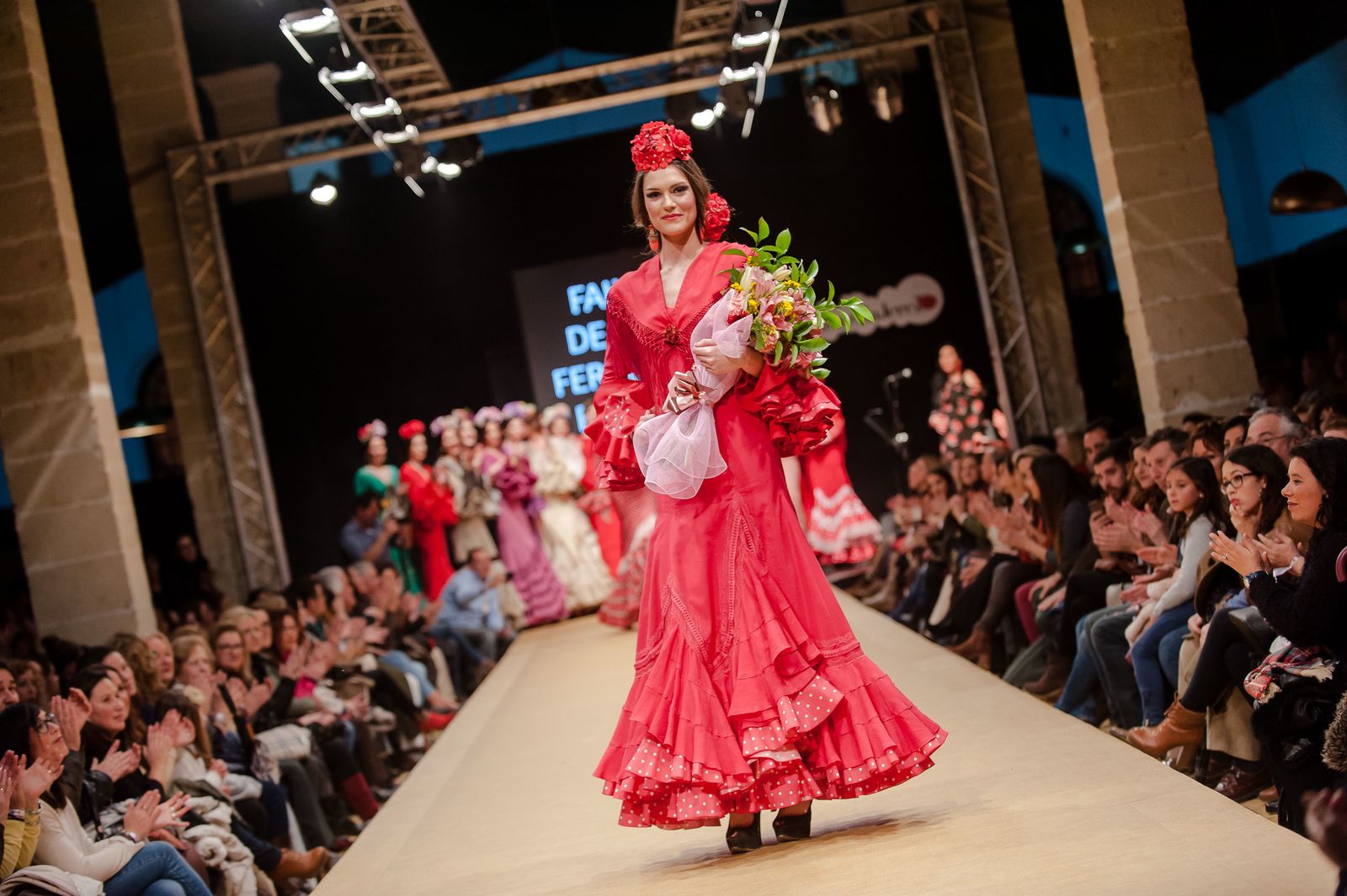 El desfile de Faly, de la Feria al Rocío, de Macarena Beato, en imágenes