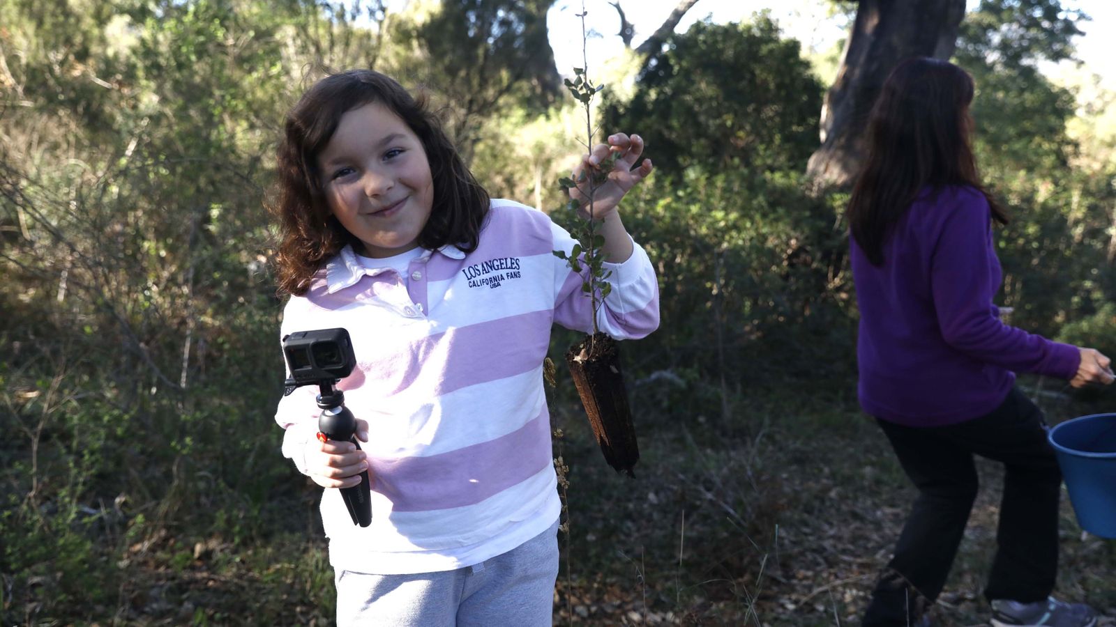 Jornada de reforestación en El Palancar por trabajadores de Acerinox, en imágenes