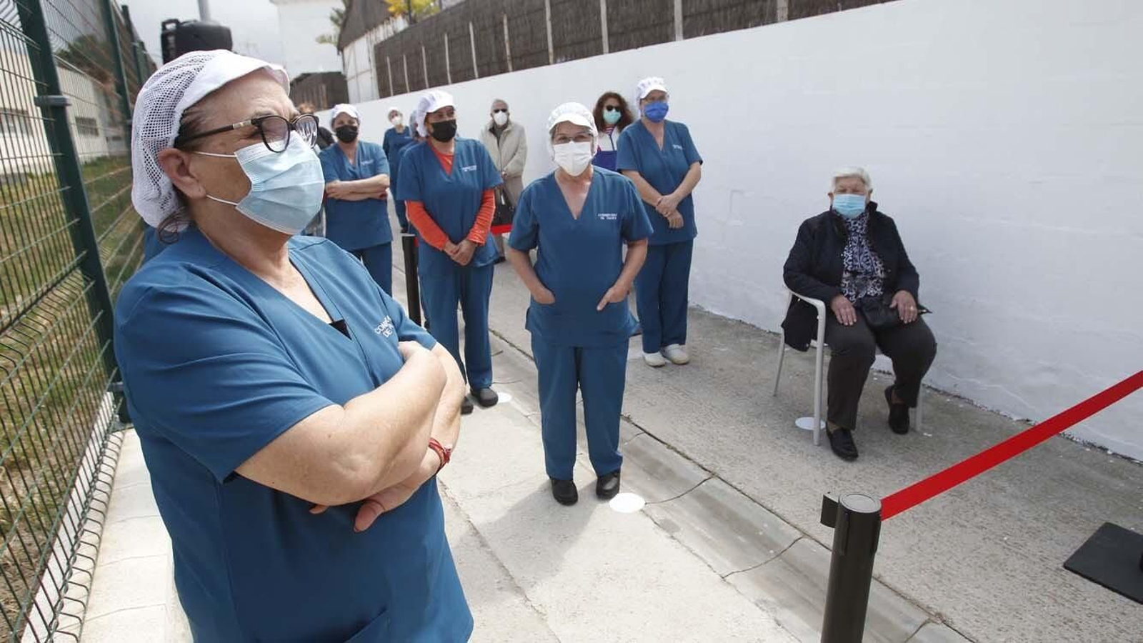 Las fotos de la inauguración de la calle Estibadoras de la Conservera en Tarifa