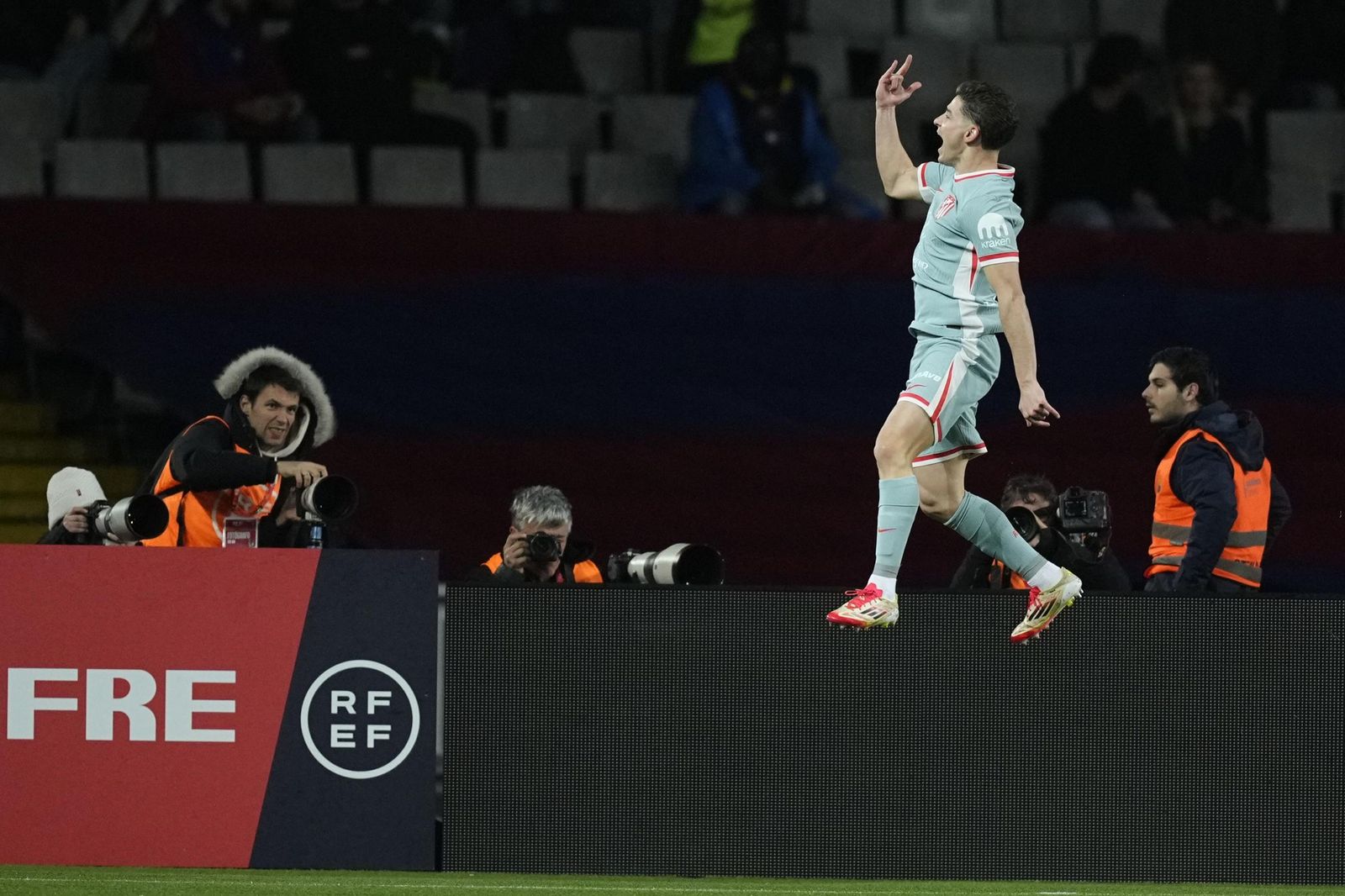 Las fotos del espectacular Barcelona - Atlético de Madrid