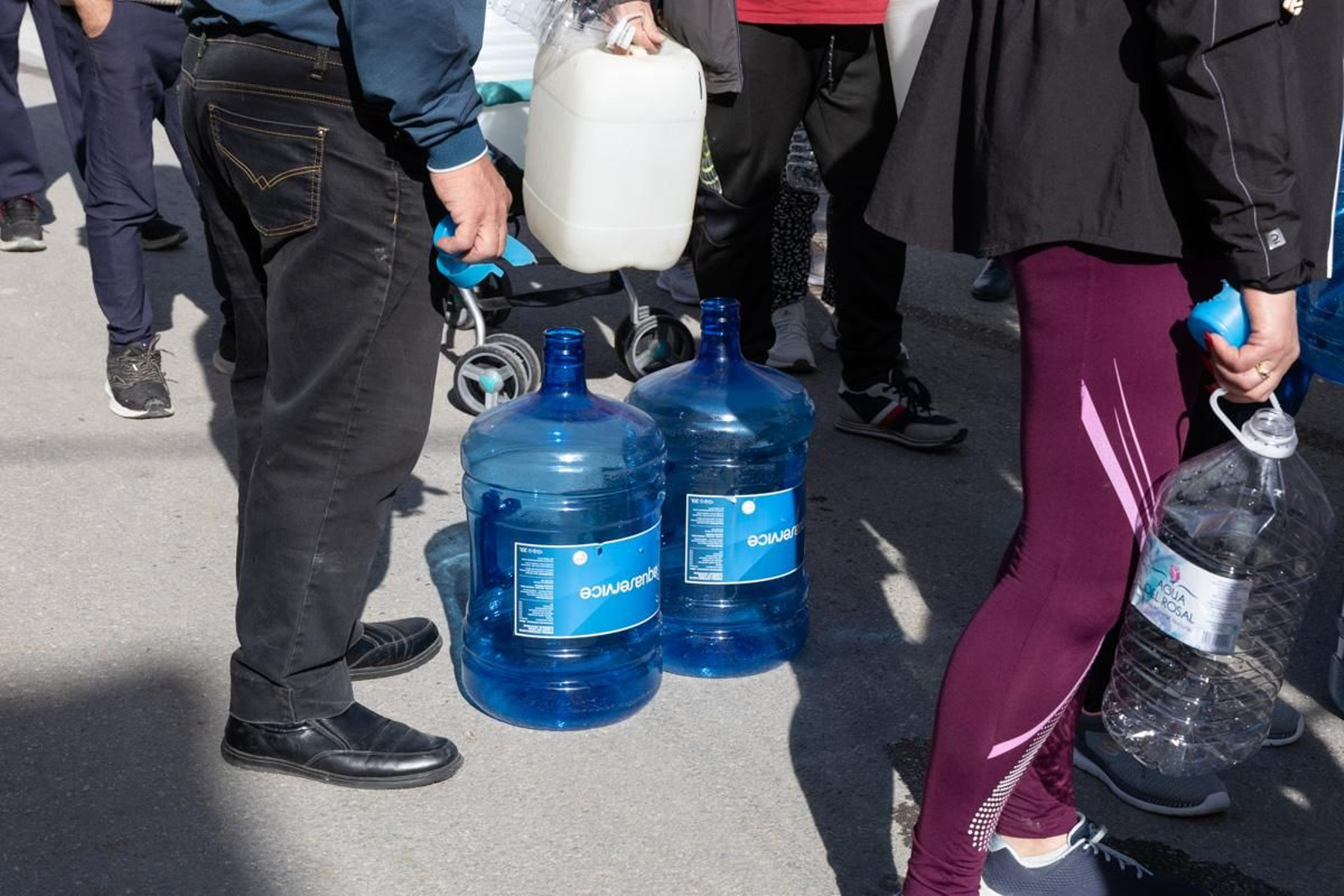 Reparten agua en Mote Lope Alvárez tras prohibir su consumo por presencia de bromato