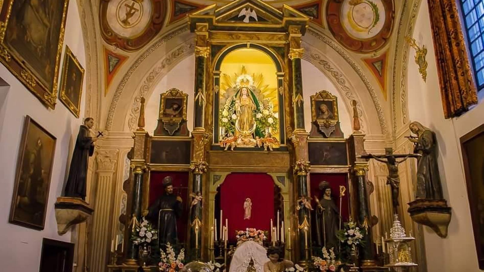 En el convento del Ralejo, a la derecha.