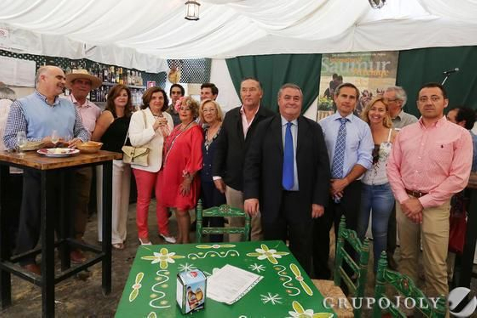 El comité de empresa de la Real Escuela presenta su caseta.

Foto: Pascual