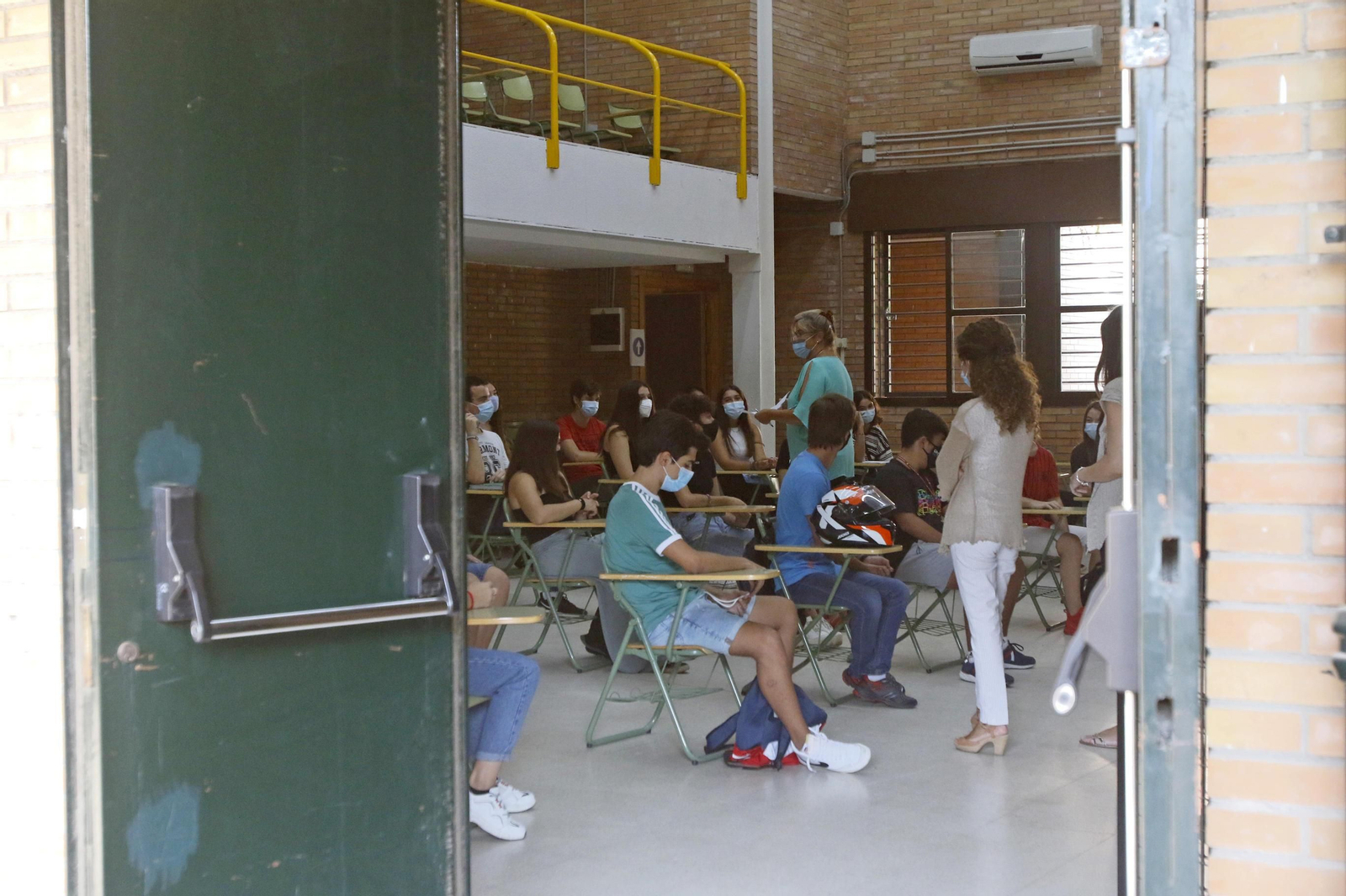 La vuelta al instituto en Córdoba en un curso marcado por el covid-19, en fotos