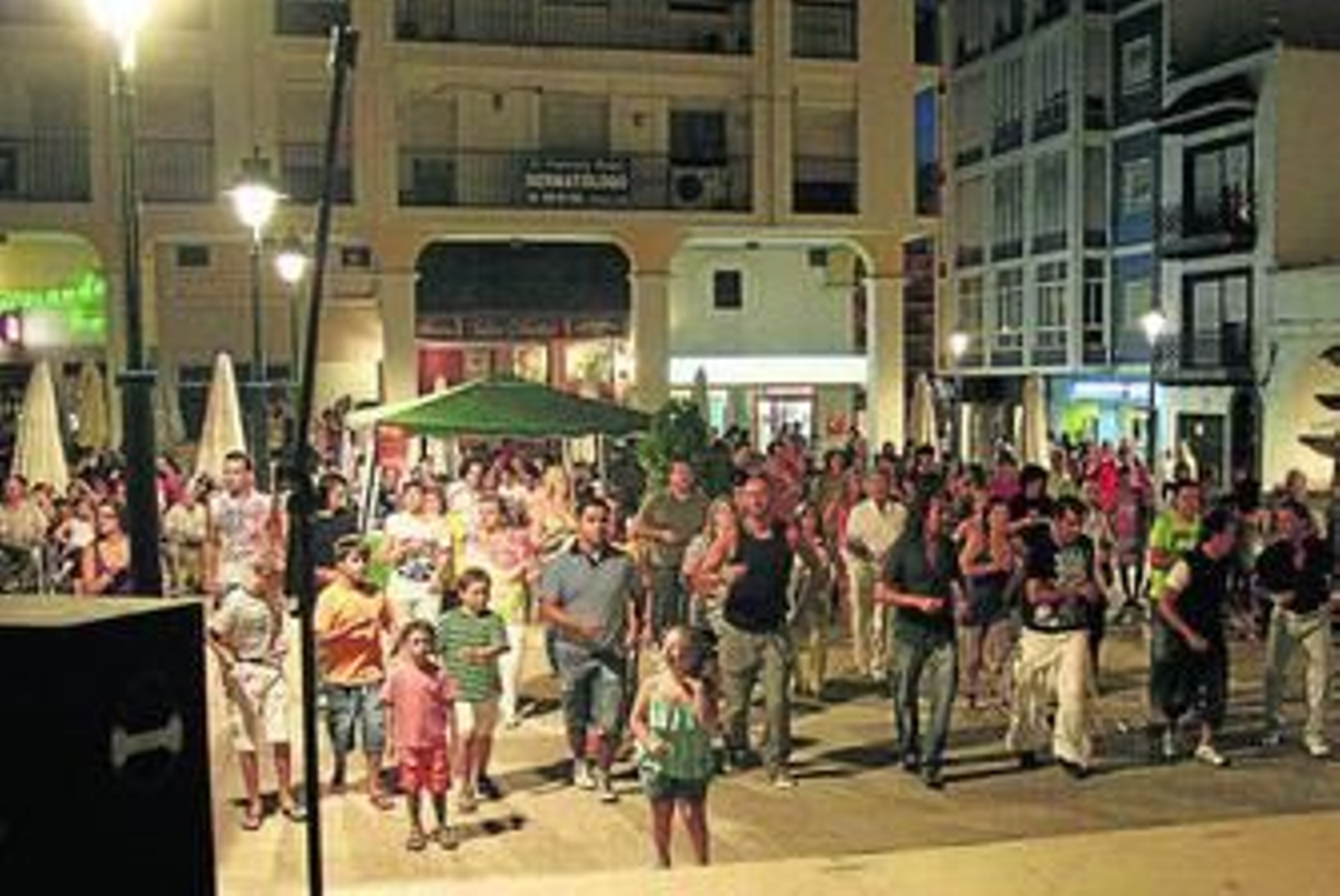 Imagen de archivo de una actividad multicultural realizada en la plaza Neda de Algeciras. Imagen de archivo de una actividad multicultural realizada en la plaza Neda de Algeciras.