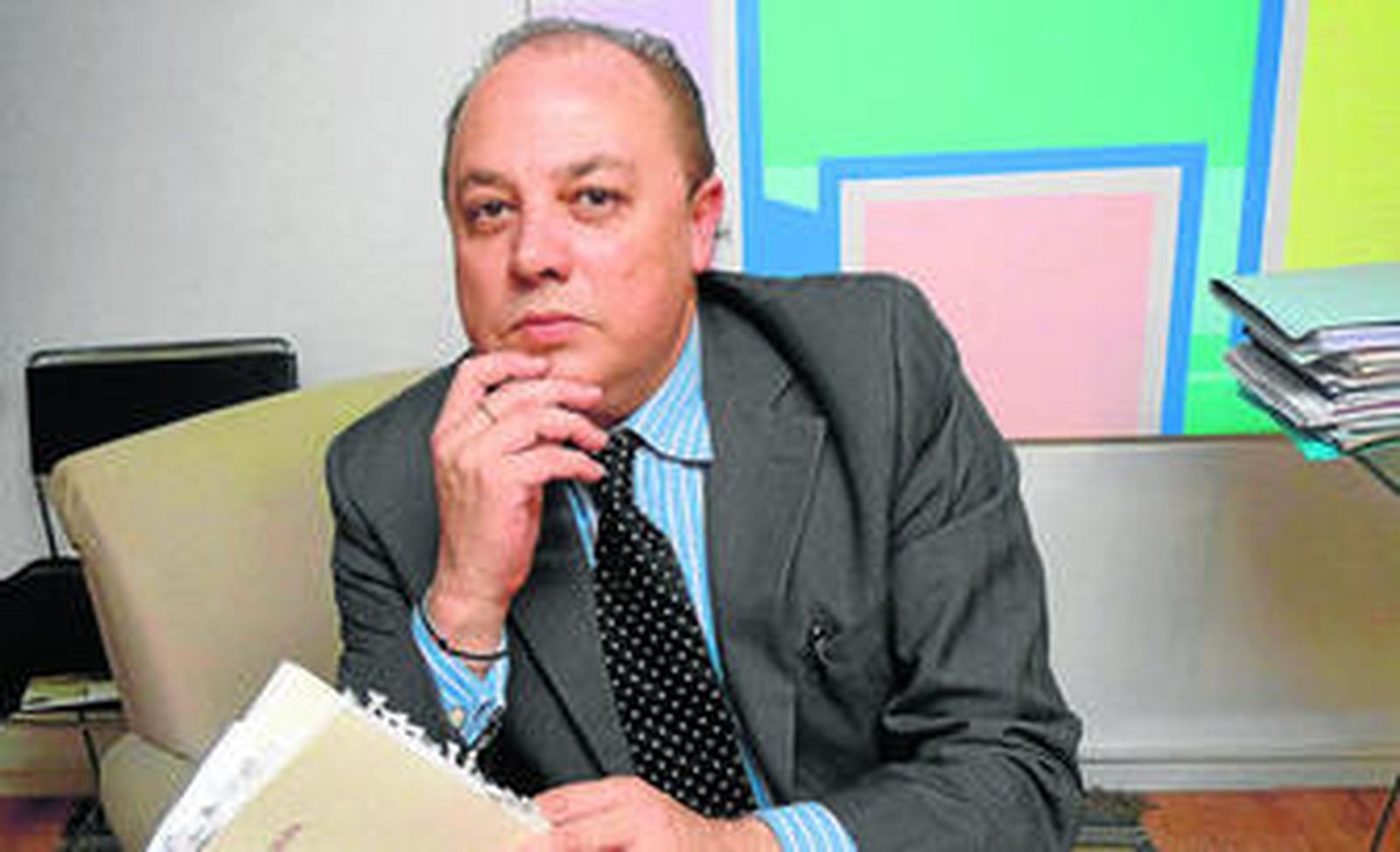 Alfredo Taján, reciente Premio Ciudad de Salamanca de Novela por 'Pez Espada', regresa a los versos con 'Naumaquia'.