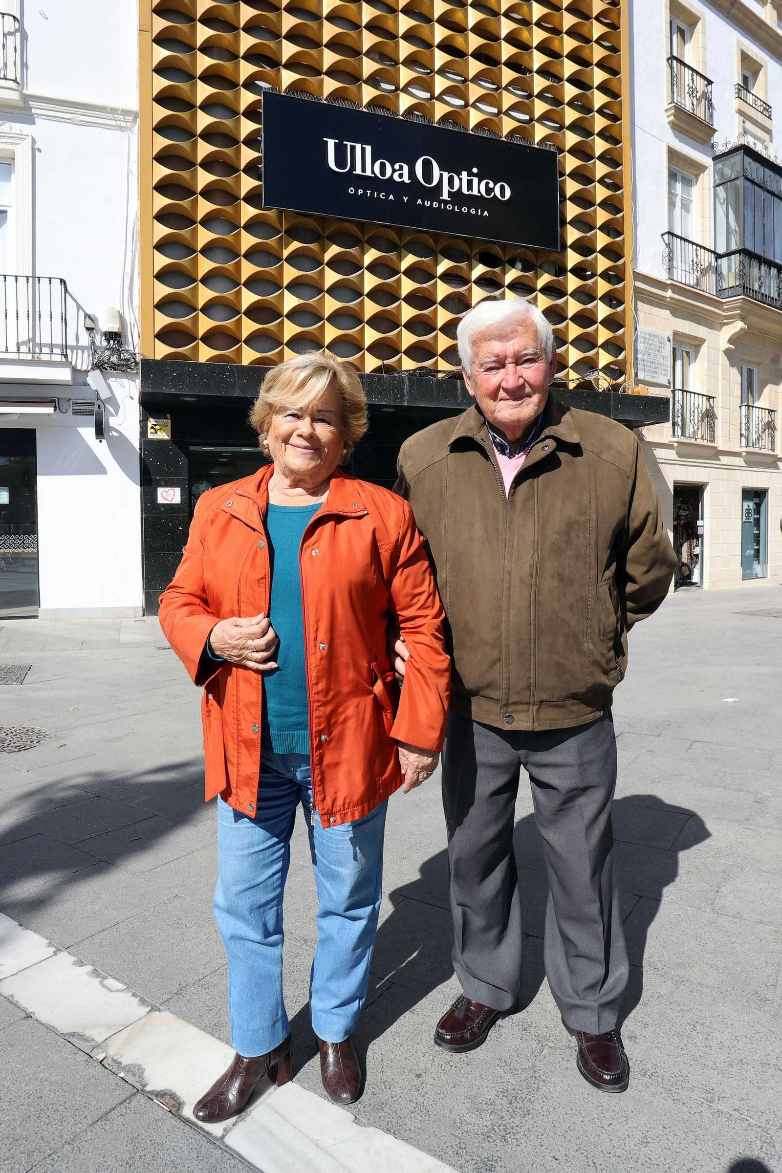 Pedro Vázquez posando junto a su mujer, Ana Reyes.