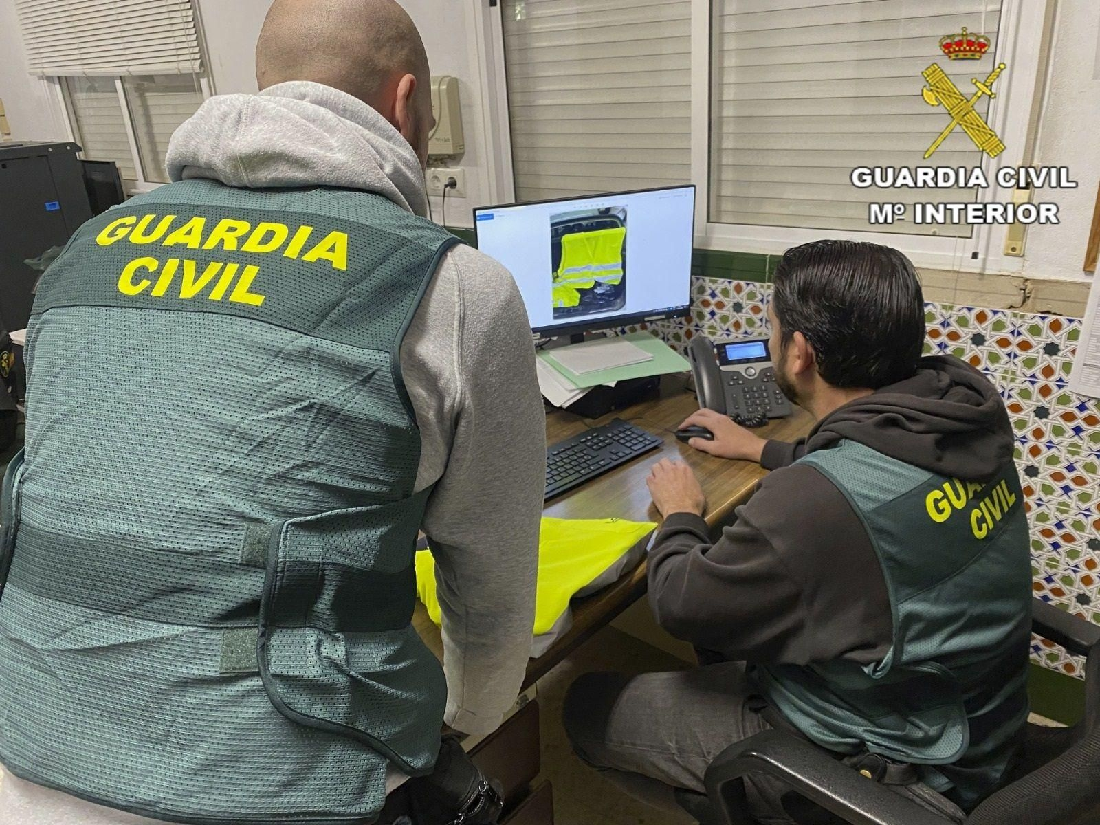 Agentes de la Guardia Civil en Huelva.