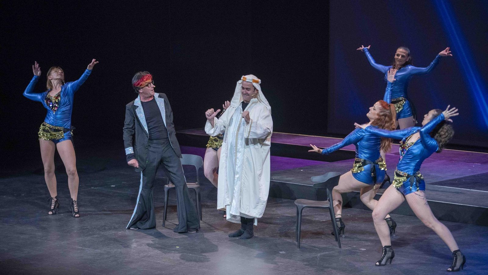 La música y el baile están presentes en todo este musical.