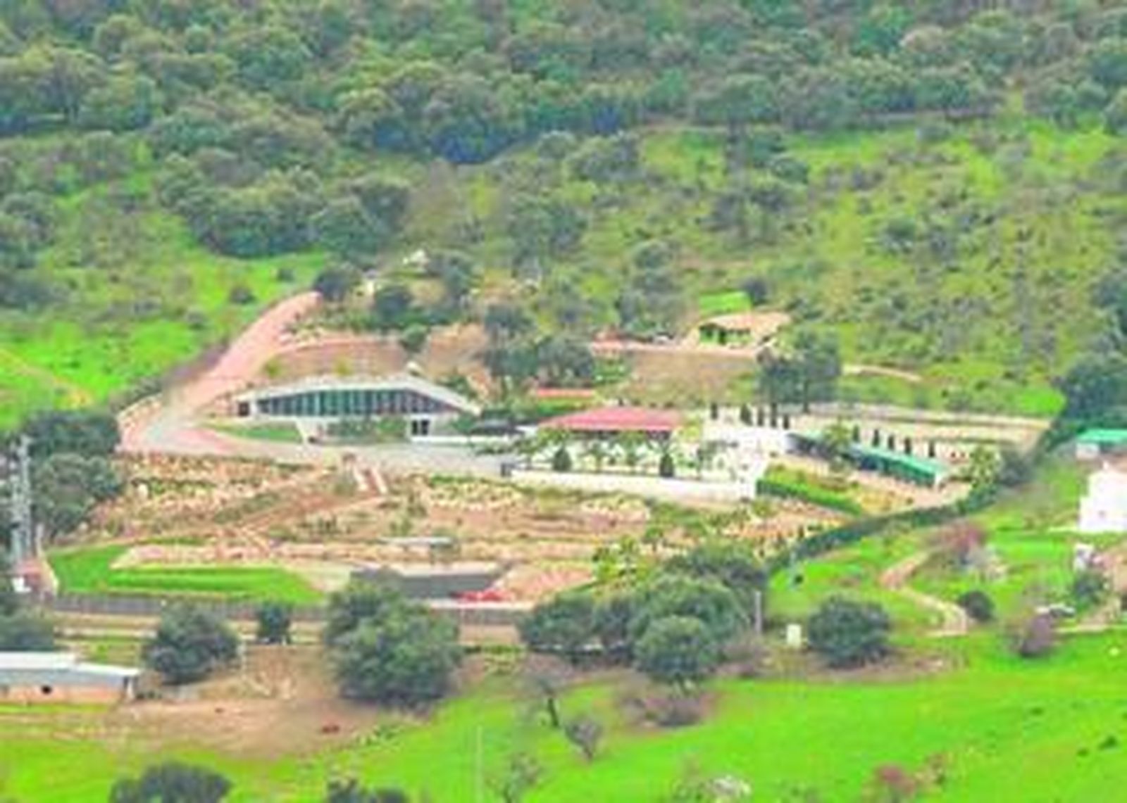 El complejo ubicado en Ubrique que el empresario José Luis López quiere convertir en hotel rural.