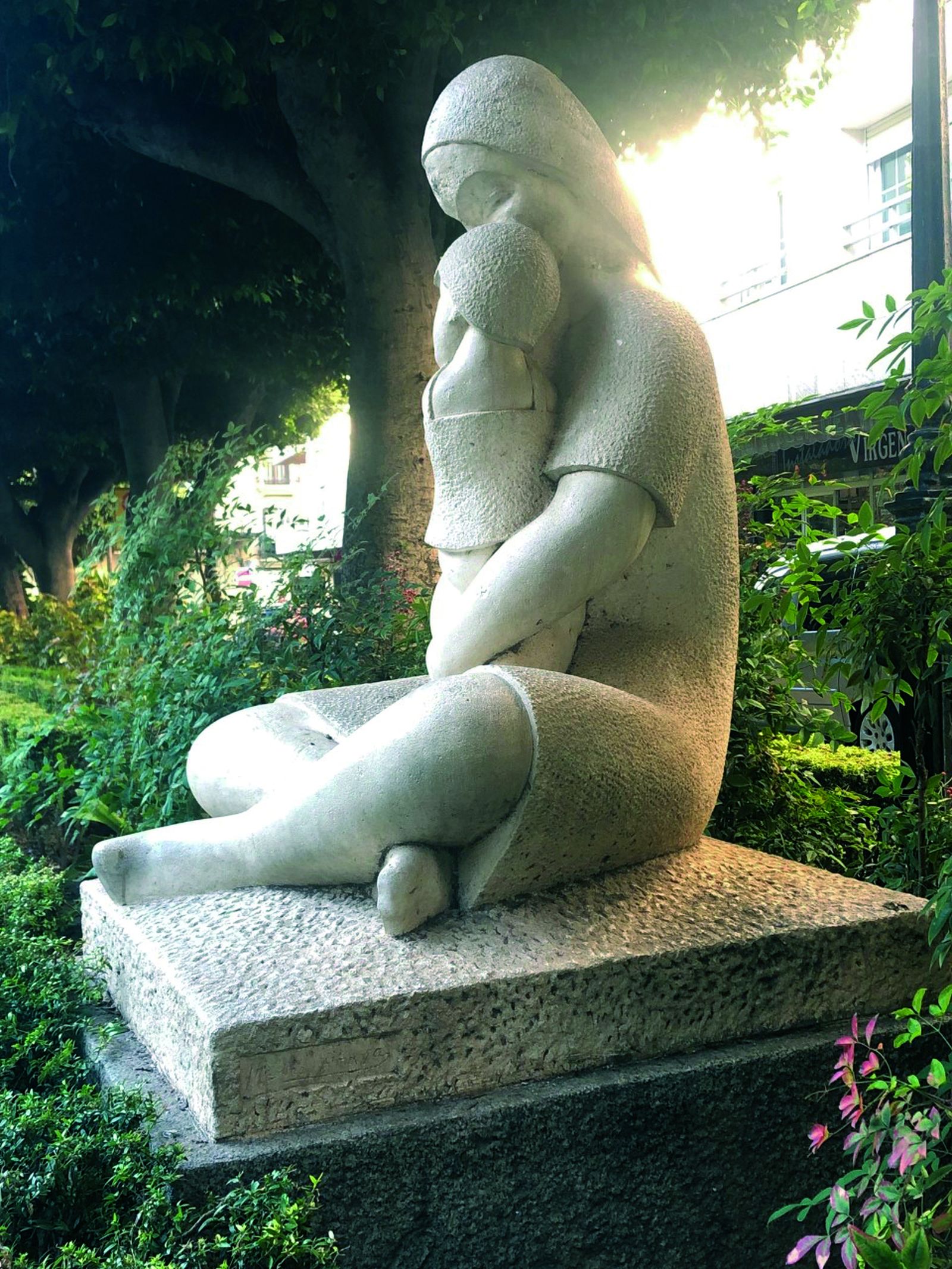 Escultura a la madre