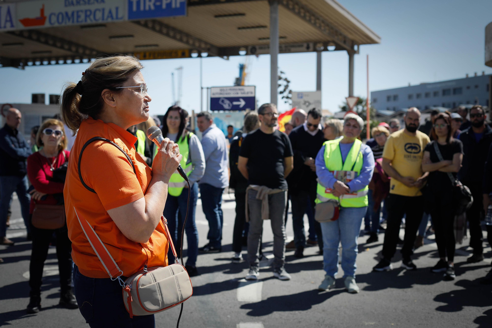 Los agricultores colapsan el puerto de Almería