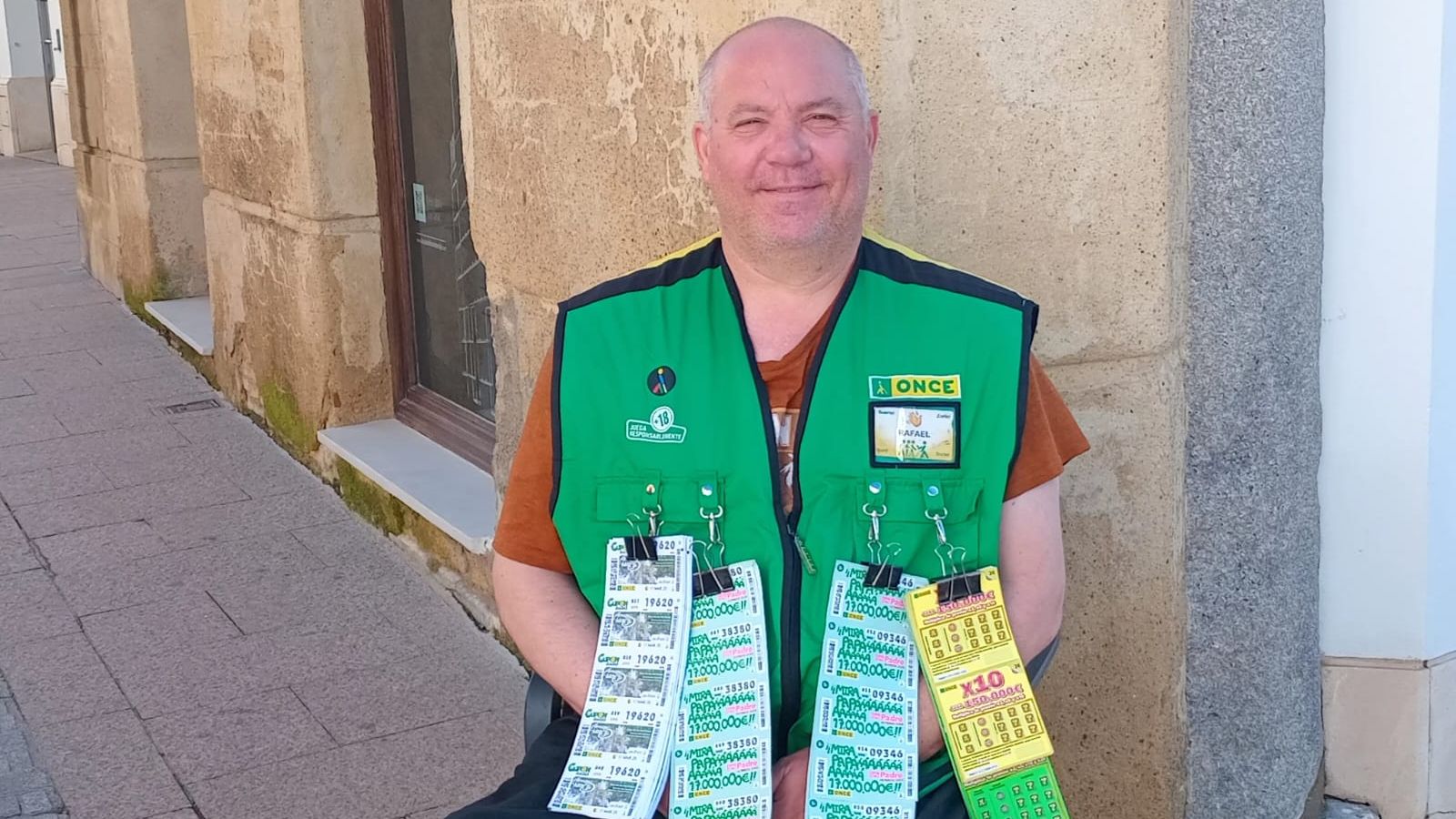 Rafael Carmona, cuponero en Écija.