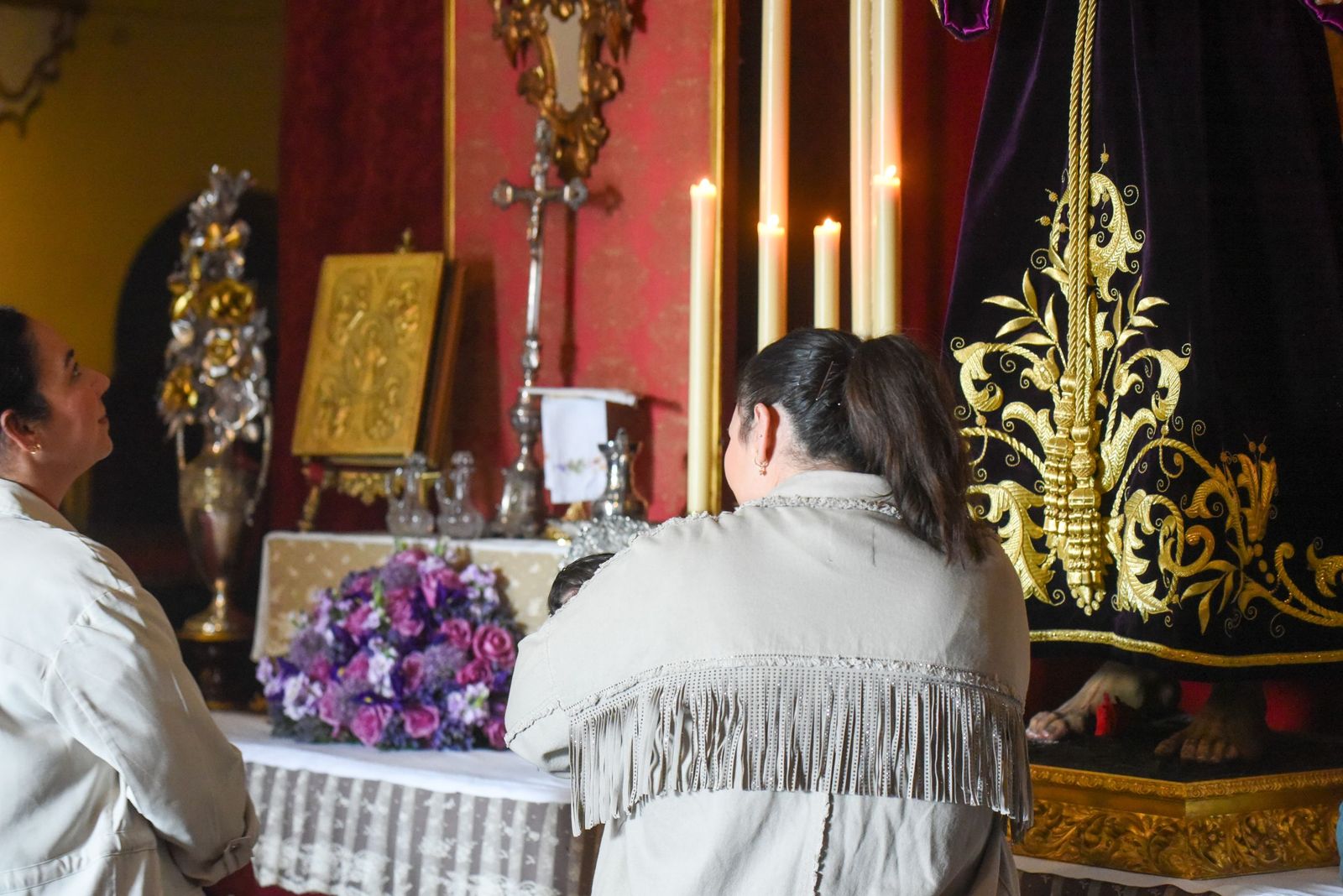 Las fotos del solemne besapiés del Señor de la Humildad y Paciencia de Córdoba