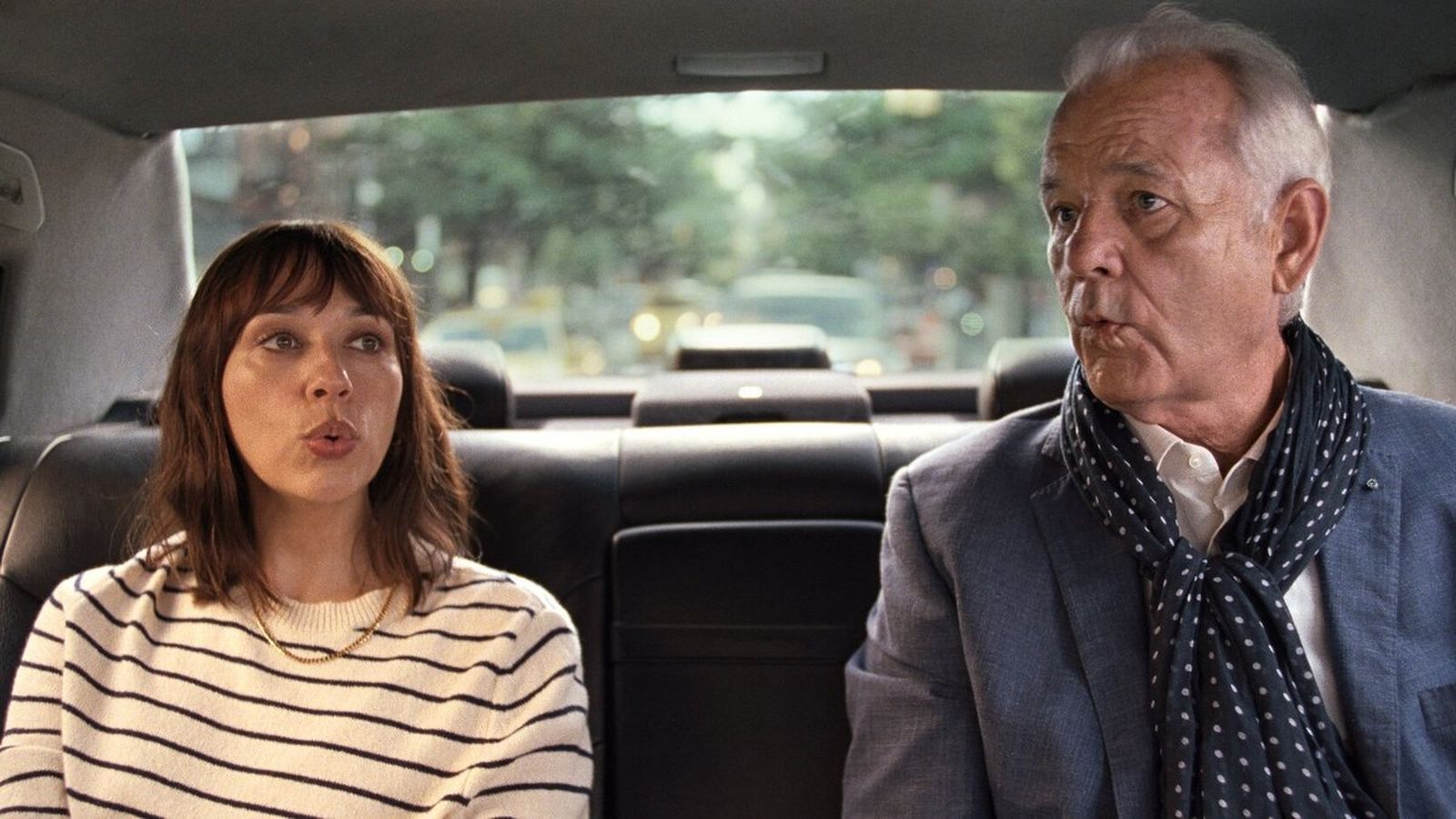 Rashida Jones y Bill Murray son hija y padre en 'On the rocks', de Sofia Coppola.