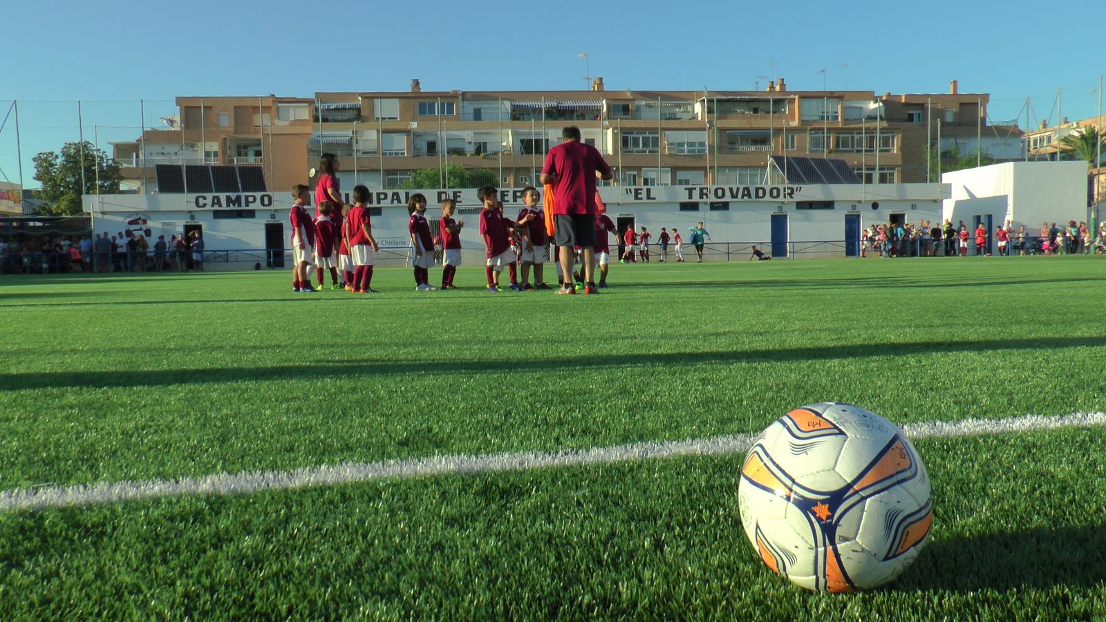 Nuevo césped en el campo de El Trovador