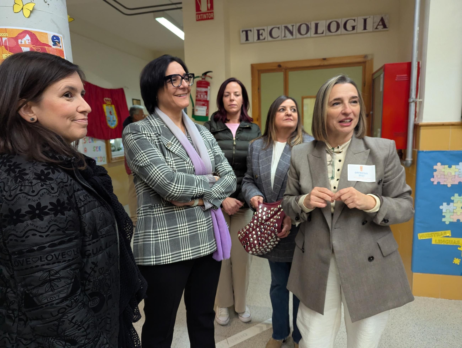 Visita al centro granadino por representantes institucionales.