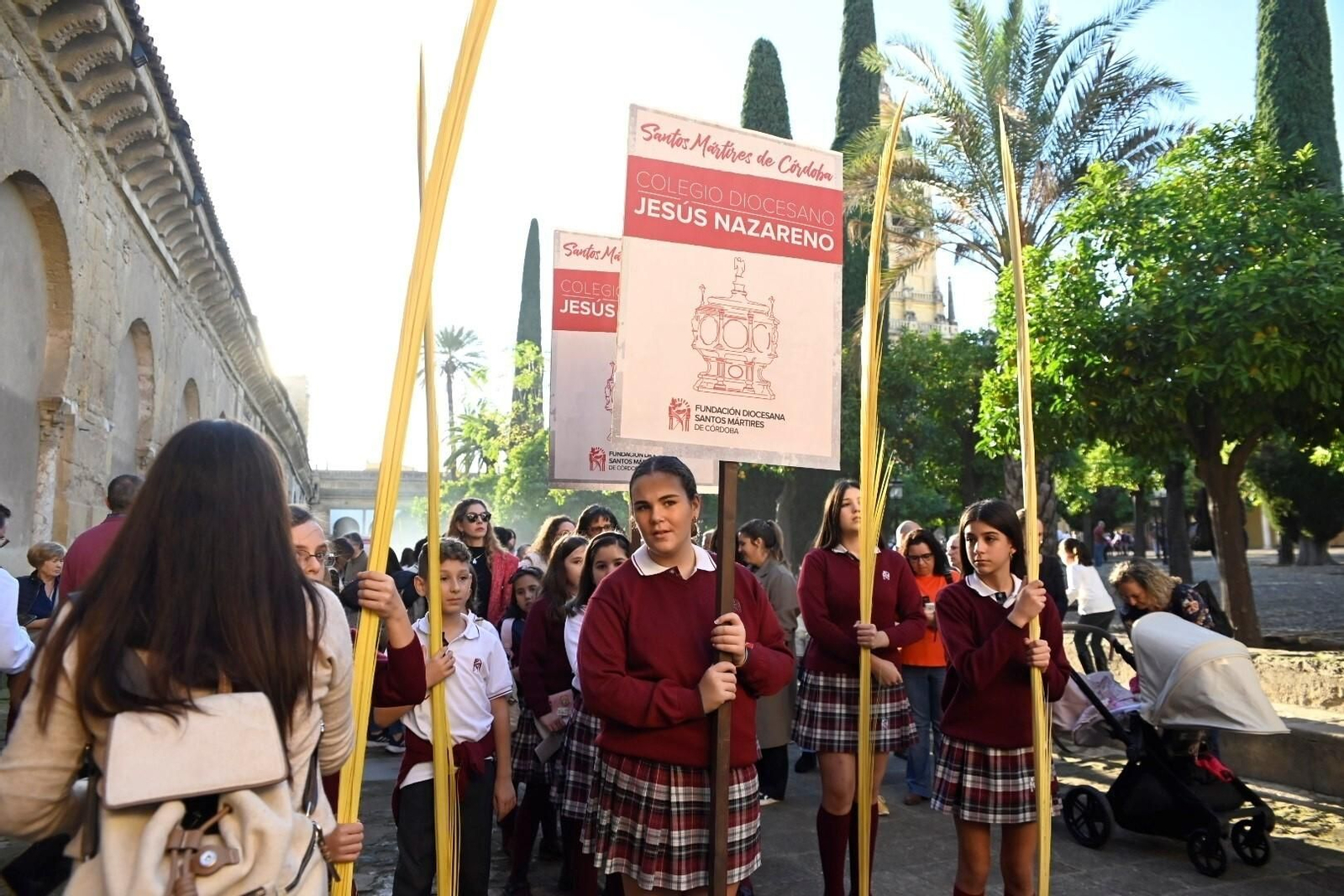 La procesión de San Acisclo y Santa Victoria en Córdoba, en imágenes