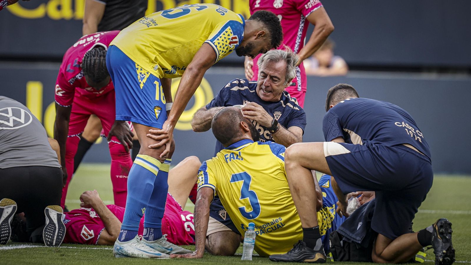 Búscate entre las fotos del partido de fútbol Cádiz CF - CD Tenerife de la Liga Hypermotion
