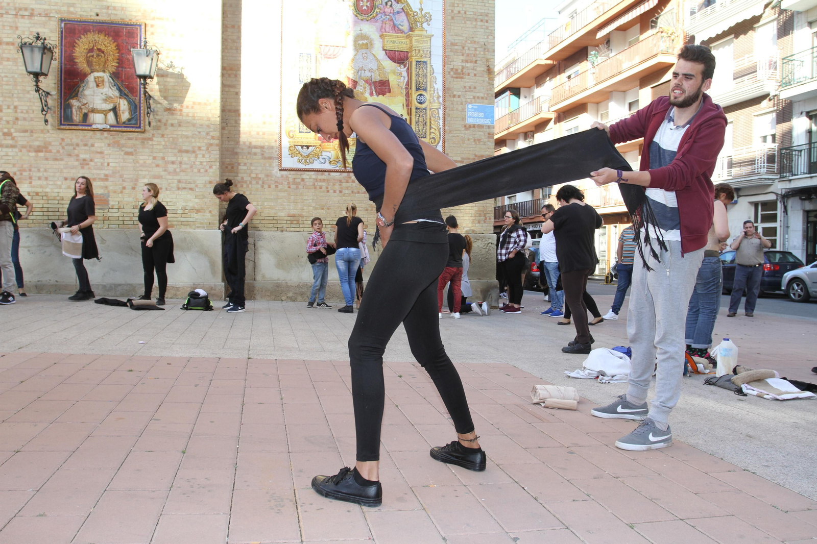 El ensayo de la cuadrilla de mujeres de la Hermandad del Santo Entierro, en imágenes