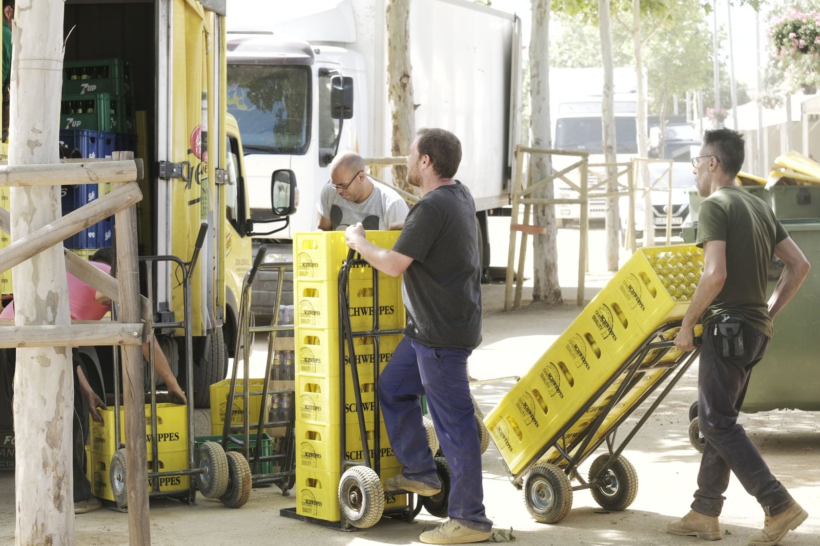 Adiós a la  Feria de Córdoba: El desmontaje de las casetas y las atracciones, en imágenes