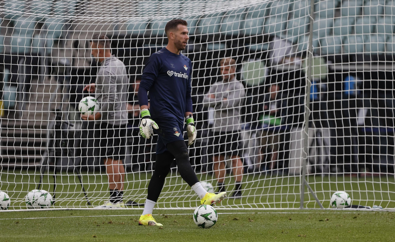 Las imágenes del entrenamiento del Betis en el Wroclaw Stadium Arena de Brestlavia