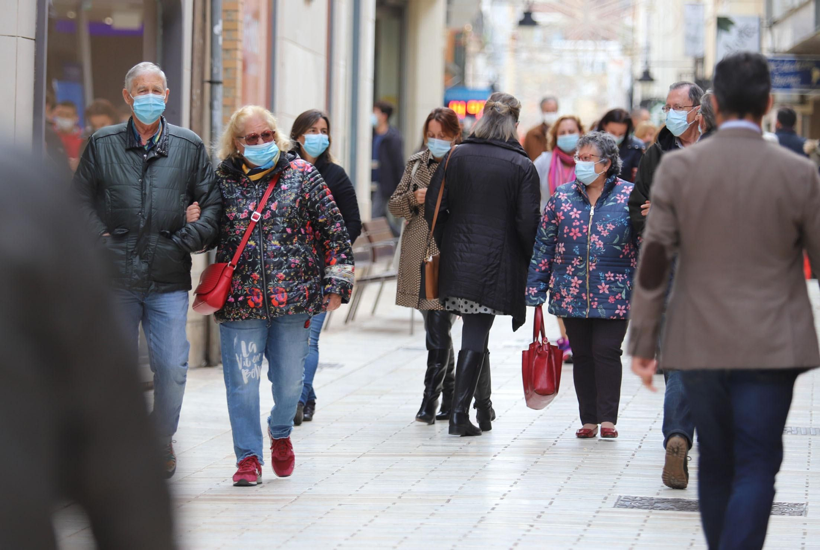 Ambiente en el centro de la capital onubense durante la mañana de ayer.