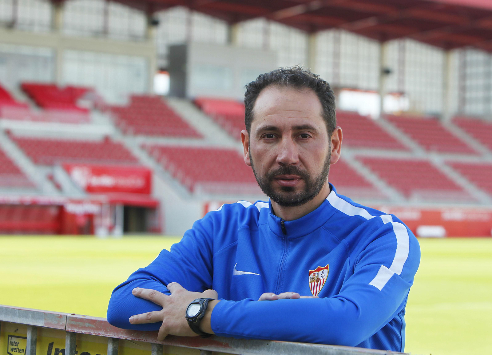 Pablo Machín, con el estadio Jesús Navas de fondo.