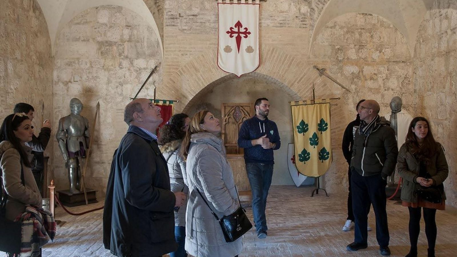 Turistas en una de las visitas guiadas de estos días en Estepa.