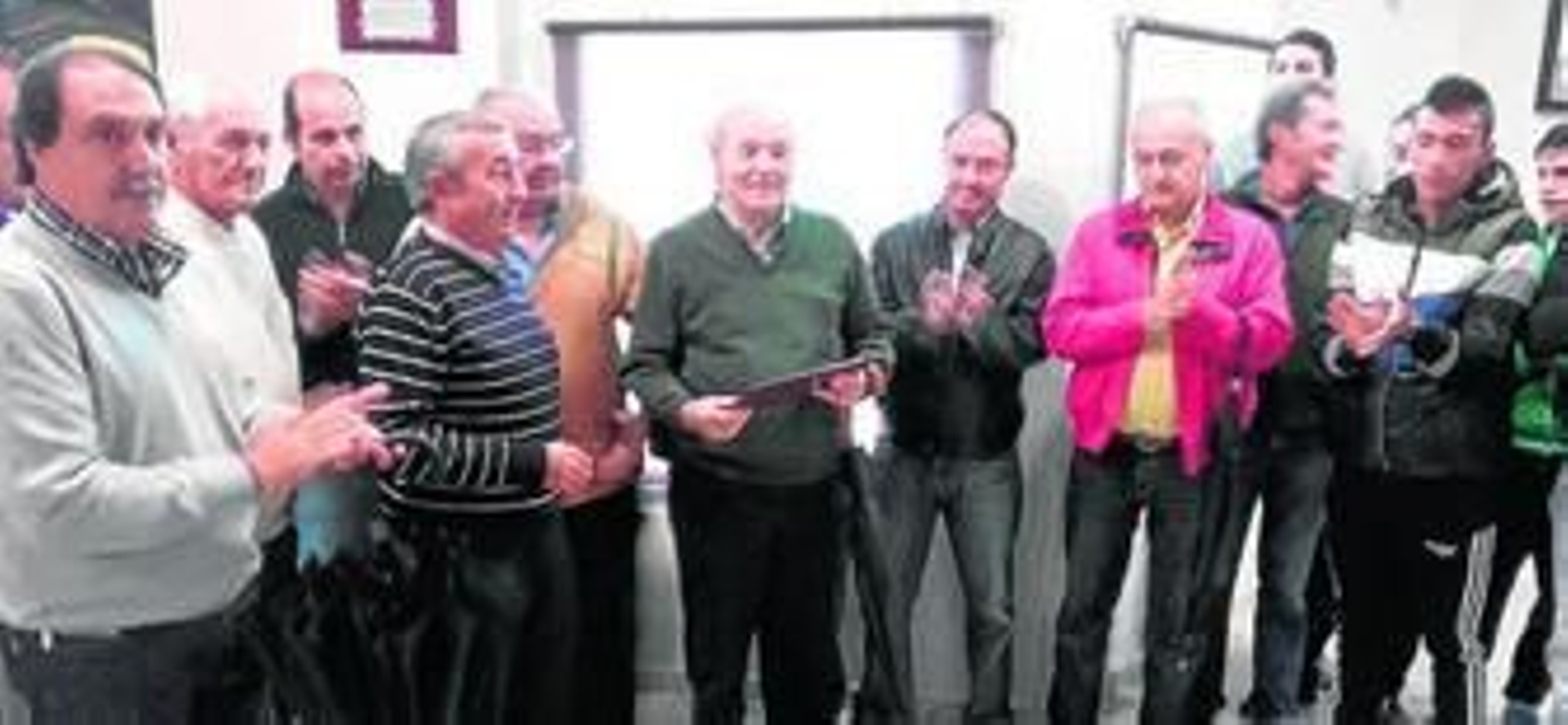 Presidentes y jugadores veteranos del Nerva, en un momento del acto celebrado en el Centro Cultural. Presidentes y jugadores veteranos del Nerva, en un momento del acto celebrado en el Centro Cultural.