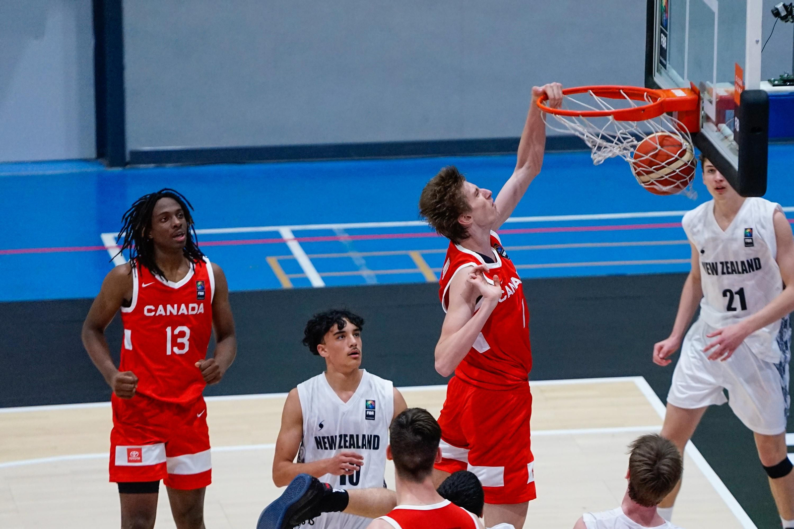 Nitu realiza un mate.