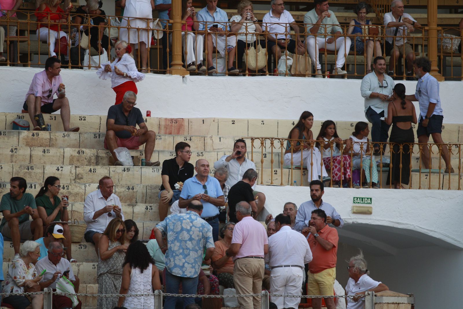 Imágenes de la corrida de toros del jueves en la Feria de Almería 2024