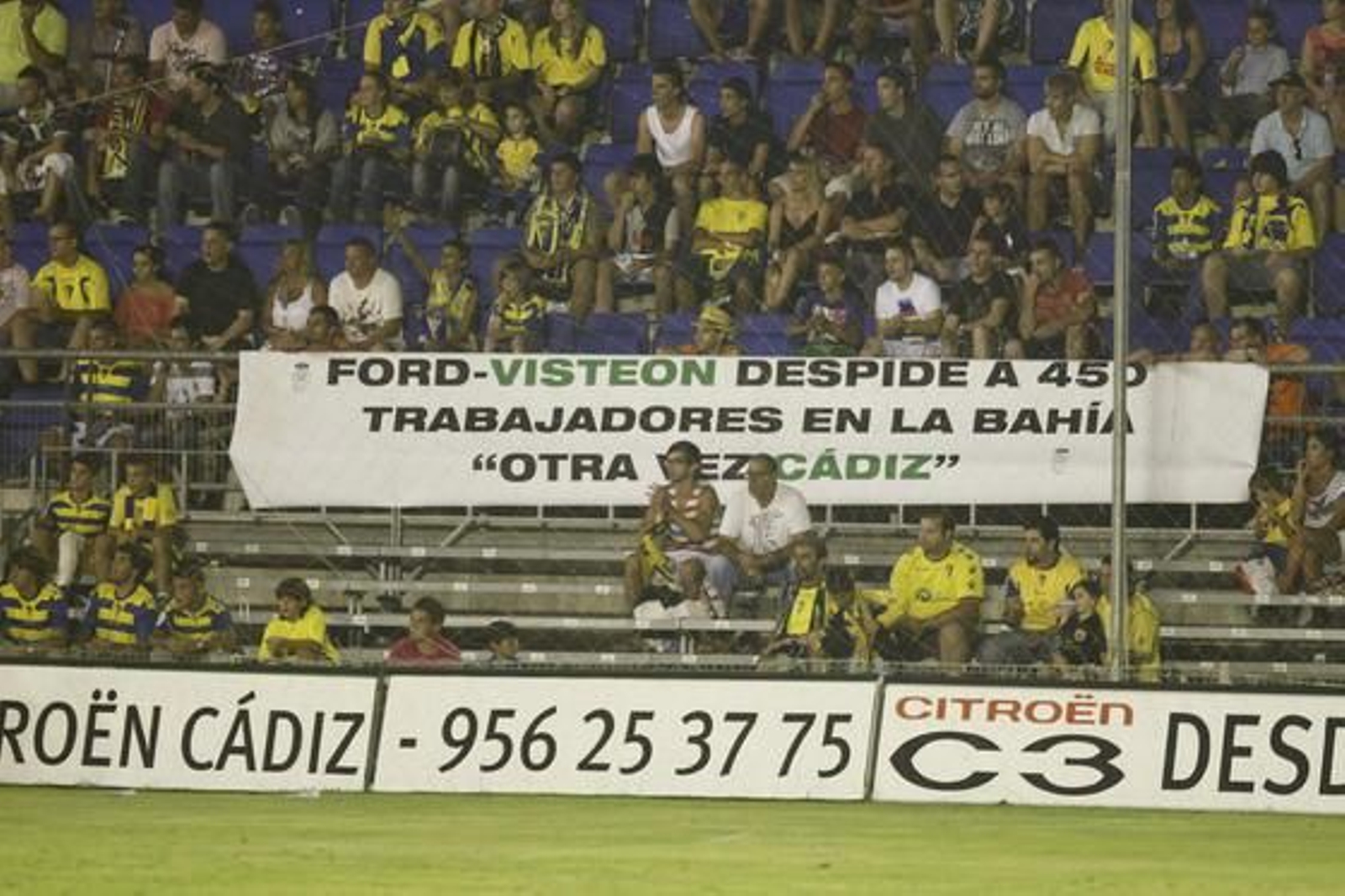 Pancarta en solidaridad con los trabajadores de Visteon en Cádiz. 

Foto: Jesus Marin