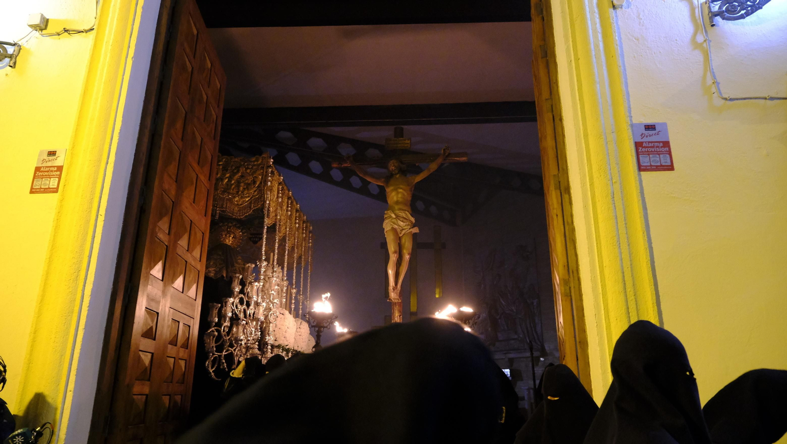 Las mejores imágenes de la Procesión del Perdón, en la noche del Martes Santo en Almería