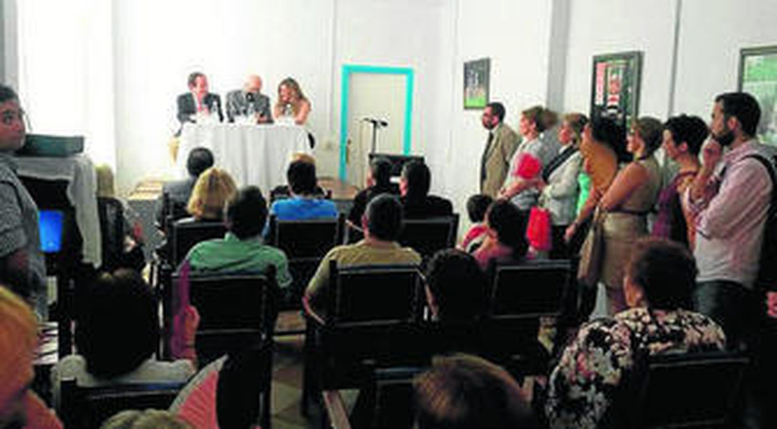 Un momento del acto inaugural de la clínica dental.