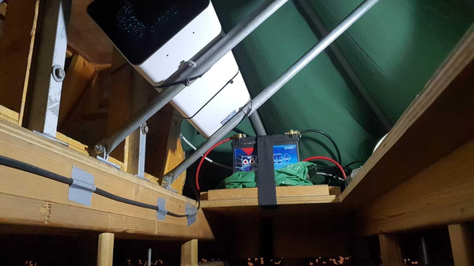Uno de los purificadores de aire instalados bajo el paso de la Yedra
