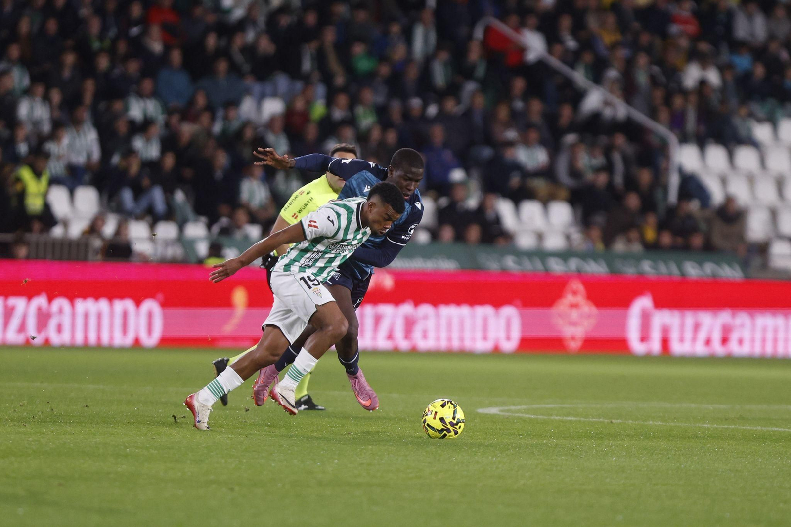 Dalisson es presionado por Diakité.