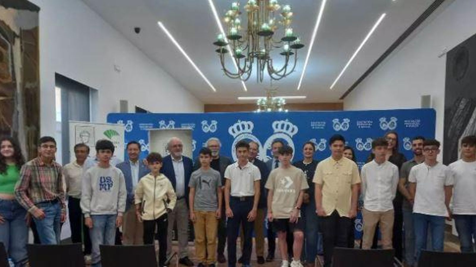 Los alumnos de Huelva premiados en la XXXIX Olimpiadas de Matemáticas Thales. Los alumnos de Huelva premiados en la XXXIX Olimpiadas de Matemáticas Thales.