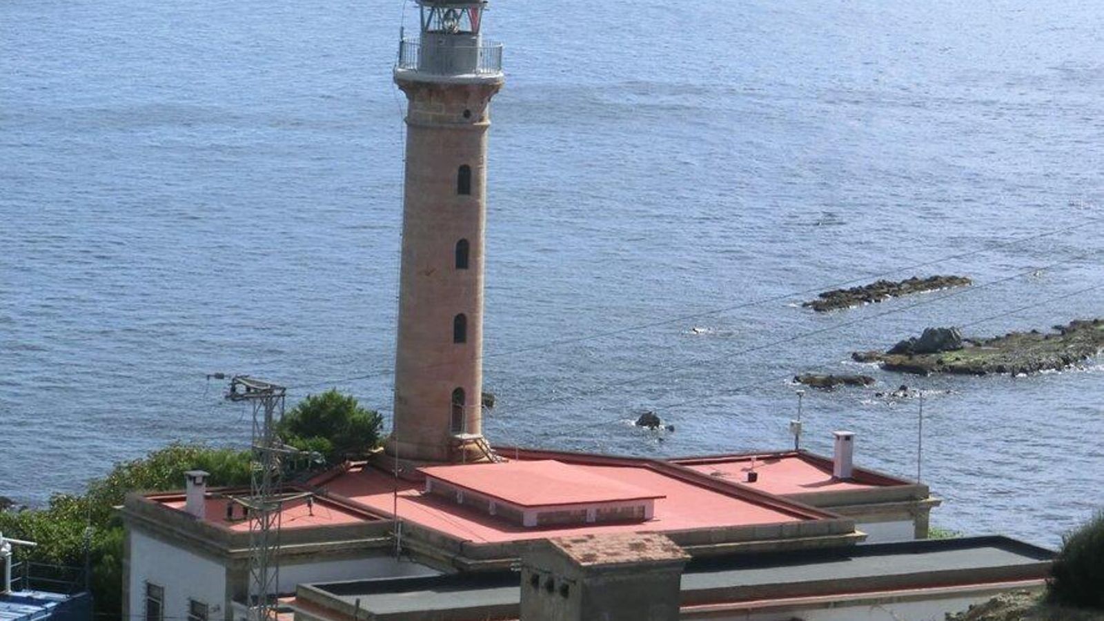 Faro de Punta Carnero.