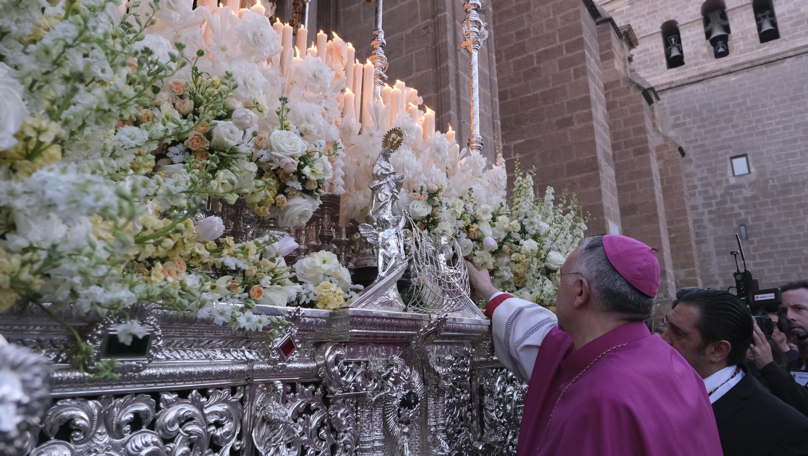 Estudiantes en la Semana Santa de Almería 2025