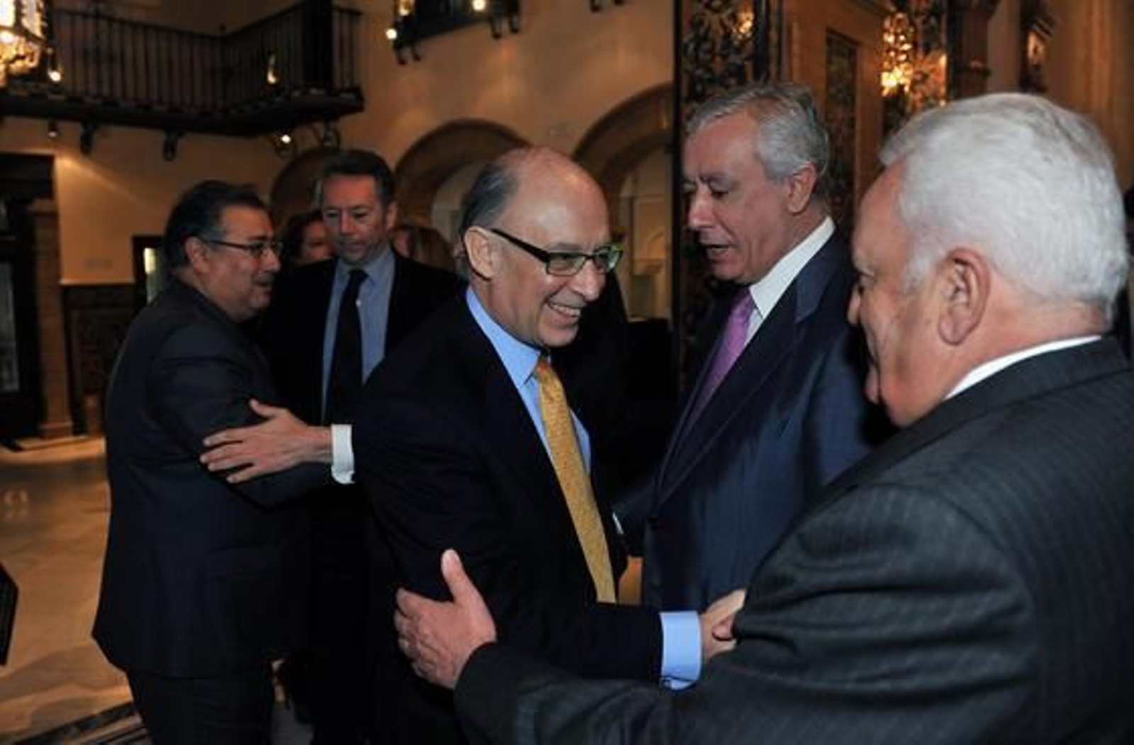 Cristóbal Montoro, Javier Arenas y Manuel Contreras, presidente de Azvi.


Foto: Juan Carlos Vazquez y Victoria Garcia