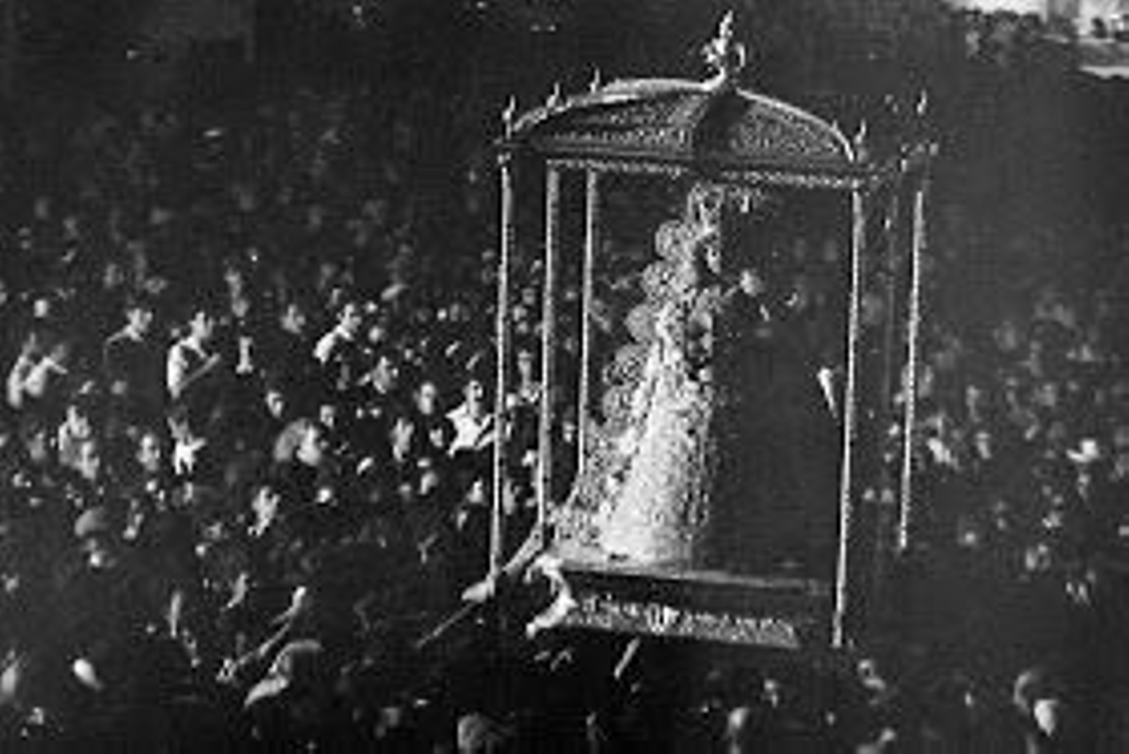 Salto de la reja y procesión en los años 80