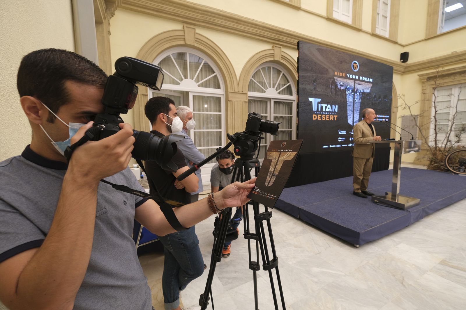 Fotogalería presentación Titan Desert Almería